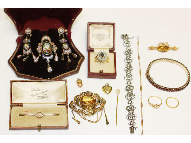 A small collection of antique jewellery,