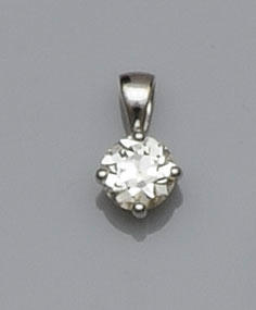 A single stone diamond pendant