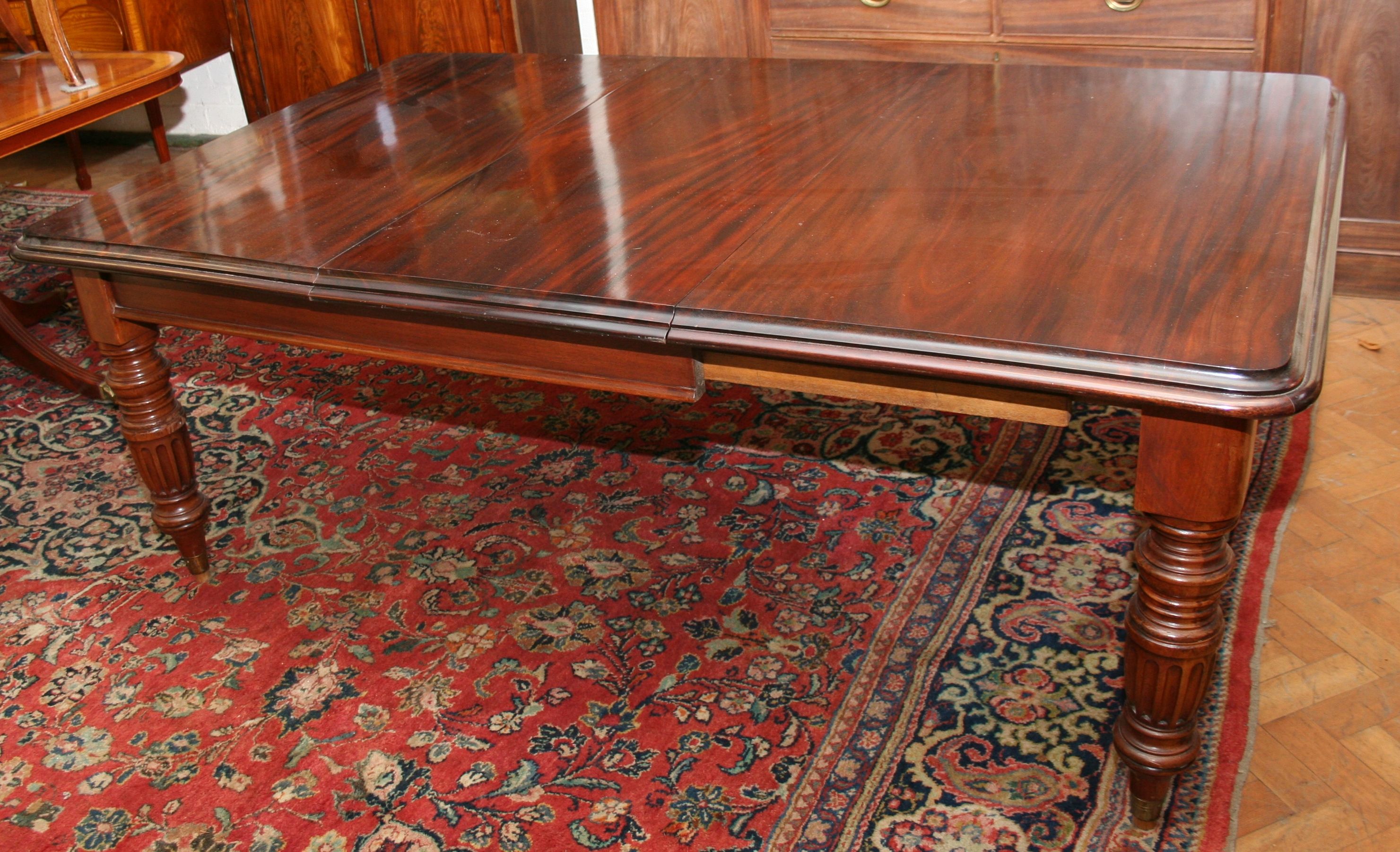A mahogany extending dining table