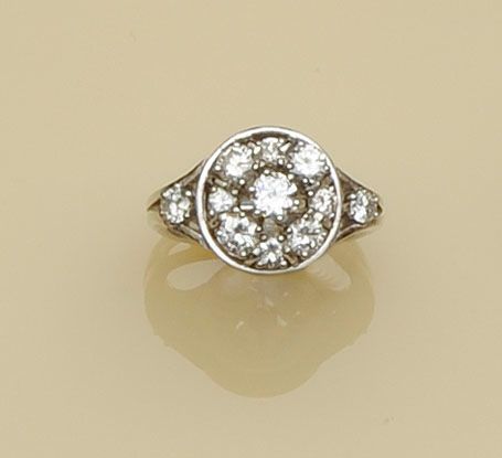 A diamond cluster ring