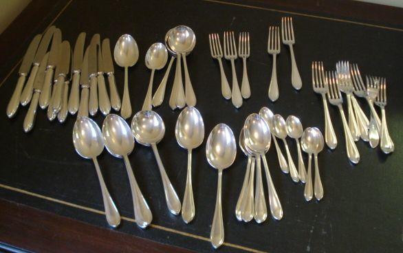 A silver canteen of point end cutlery, for six persons by Edwin Viner, Sheffield 1949, comprising:- 6 soup spoons, 6 dessert spoons, 6 teaspoons, 6 serving spoons, 6 supper forks, 6 dinner forks, 6 dinner forks, 6 silver handled dinner knives, 6 silver handled supper knives, 78ozs weighable.