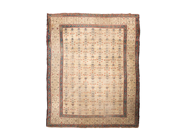 An Agra carpet 399cm x 286cm