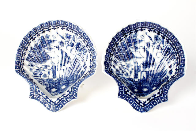 Two Caughley shell-shaped pickle dishes, circa 1790
