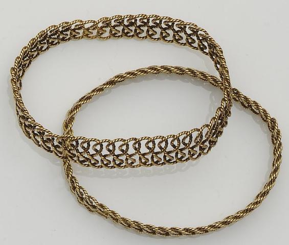 A pair of woven link sprung bracelets (2)