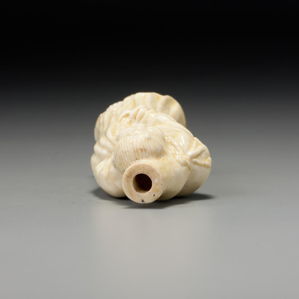 An inscribed pale-yellow porcelain 'Hugong' snuff bottle Jinyu[?], Jingdezhen, 1830&#8211;1880