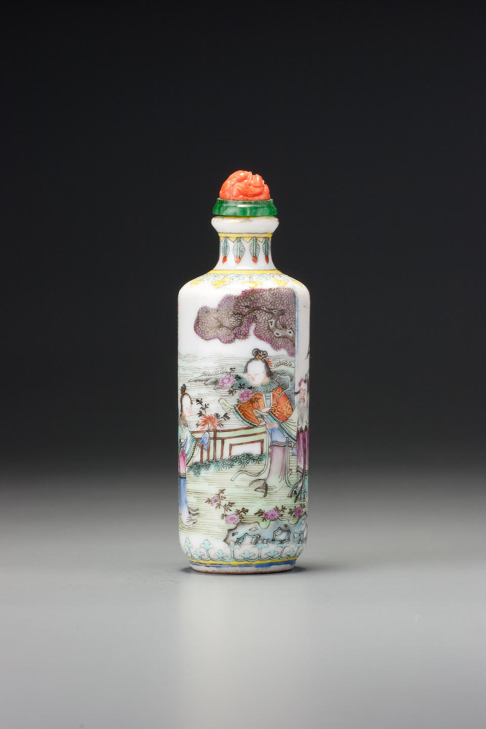 A 'famille-rose' enamel on porcelain 'fictional figures' snuff bottle Maochun, Jingdezhen, Maochun yazhi mark, 1796&#8211;1830