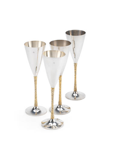 STUART DEVLIN: A set of four silver and silver-gilt champagne flutes London 1977  (4)
