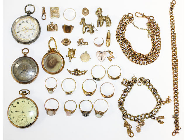 A collection of jewellery,
