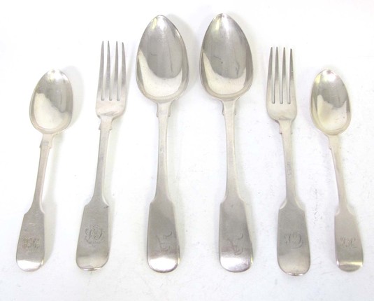 A quantity of silver Fiddle pattern flatware Varying dates and maker's  (36) image 1
