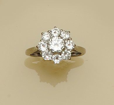 A diamond cluster ring