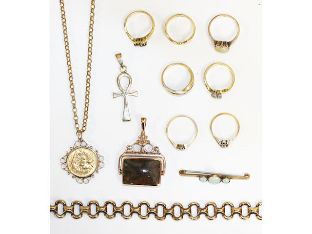 Assorted jewellery,