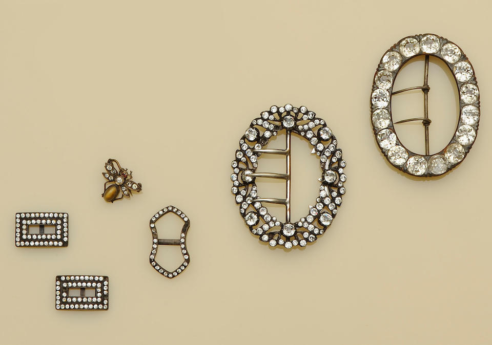 Bonhams : A collection of vari gem-set bar brooches (17)