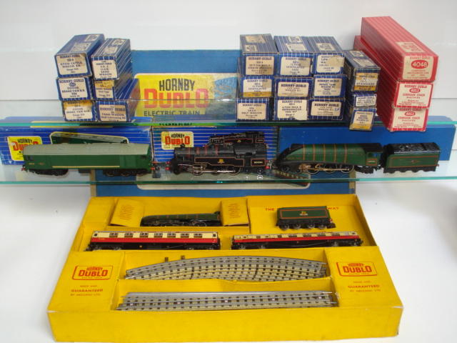 Collection of Hornby Dublo Trains, Coaches, Rolling Stock and Accessories lot
