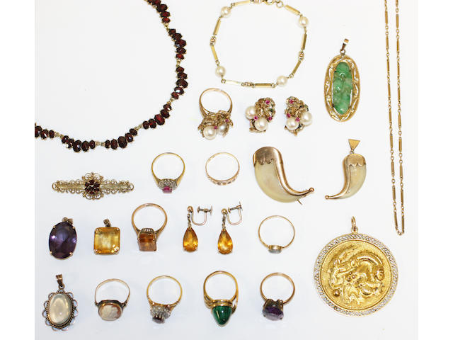 A collection of assorted jewellery, including fine fetter and belcher-link chain necklace, stamped '18', a circular pendant with dragon motif, stamped '14k', a citrine set ring, pendant and earpendant suite, a moonstone pendant, a pair of cultured pearl and ruby earclips, a tiger's claw brooch and a pendant, etc.