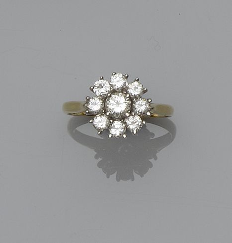 A diamond cluster ring