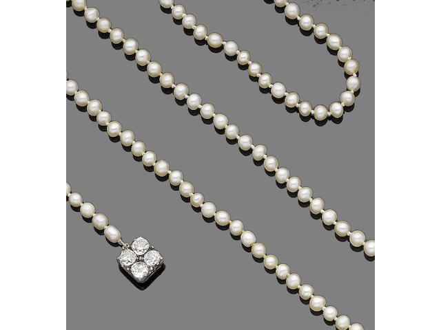 A single-strand natural pearl necklace
