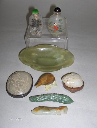 A Chinese green jade lobed dish together with two snuff bottles and five jadite ornaments.(8) image 1