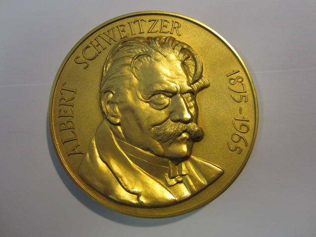 Albert Schweitzer Memorial, Gold commemorative medal, 7.5cm (3"), 420.9g, 24 carat, by Toye, Kenning and Spencer, Ltd., bust of Albert Schweitzer right,
