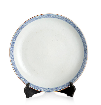 A large Chinese carved blue-and-white plate Kangxi image 1