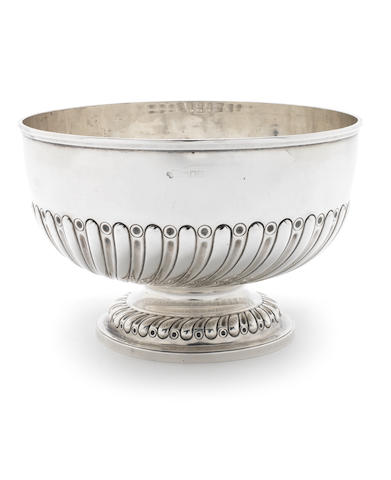 An Edwardian silver rose bowl by Goldsmiths & Silversmiths Co Ltd, London 1906