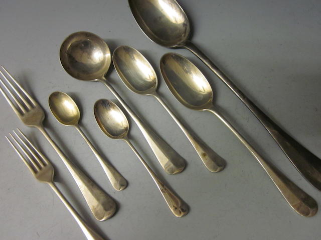 A silver composite canteen of rat-tail pattern flatware, by William Hutton and Sons Ltd, London 1905, 1906, 1907,  (Qty)