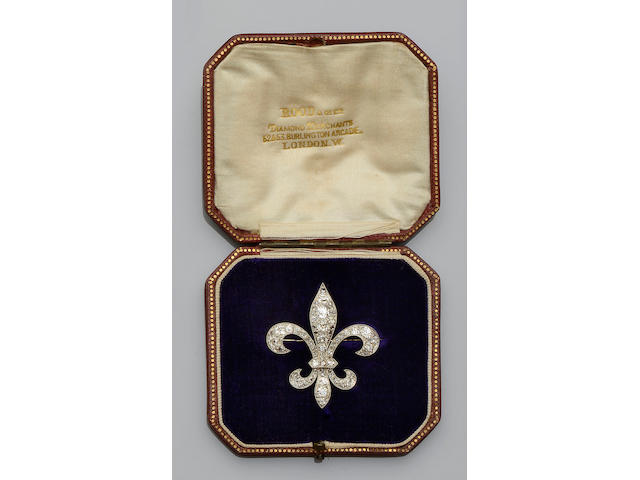 A diamond set fleur-de-lys brooch