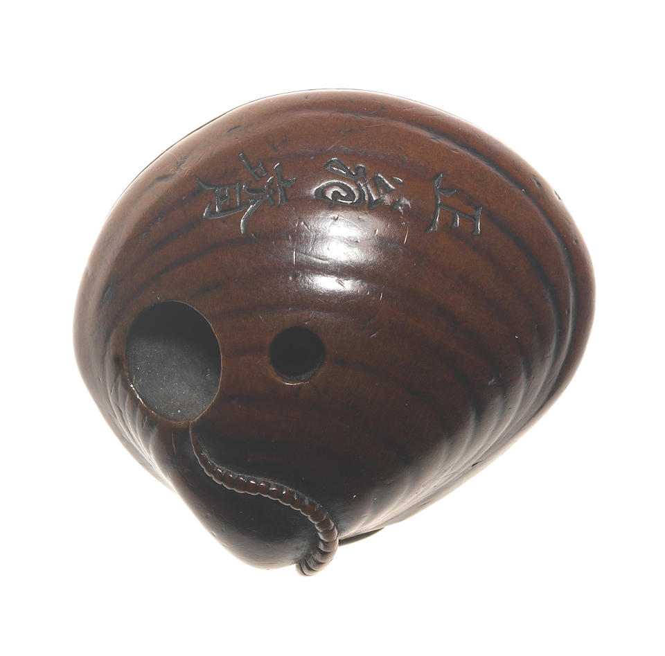 A boxwood netsuke of a rat on a Venus clam By Seiosai (or Shoosai), early 19th century