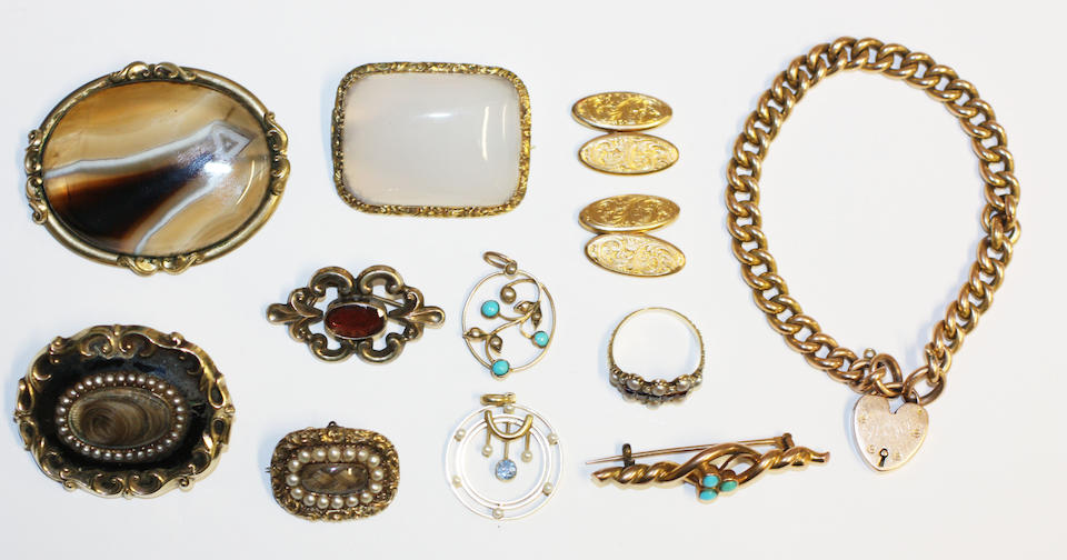 A collection of jewellery (18)