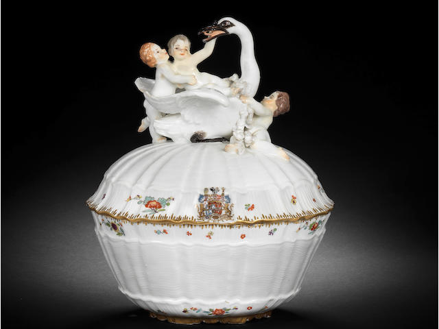A very rare Meissen &#233;cuelle and cover from the Swan service, circa 1740