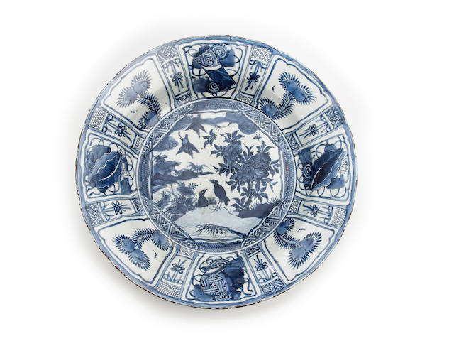 A large Chinese Kraak porcelain dish or basin Late Ming Dynasty, first quarter 17th Century