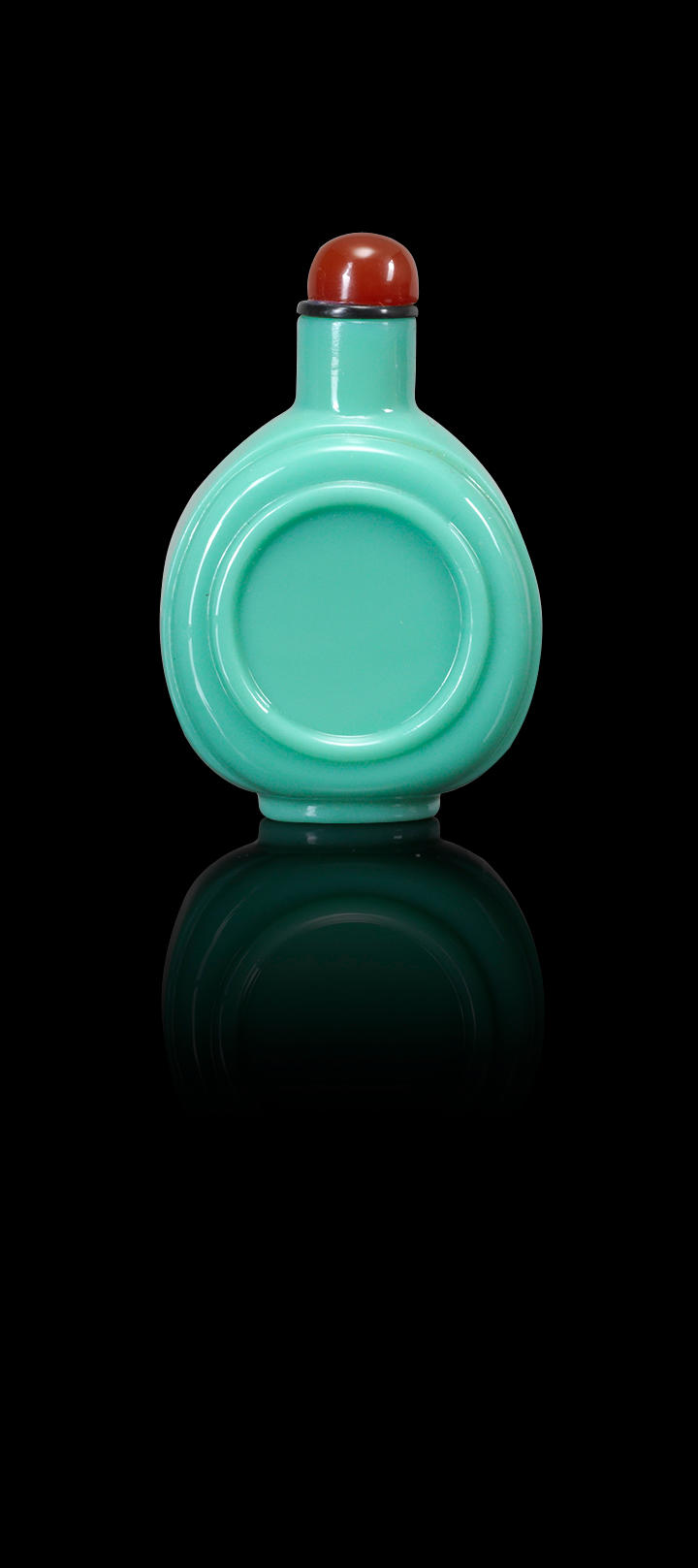 A turquoise-green glass snuff bottle