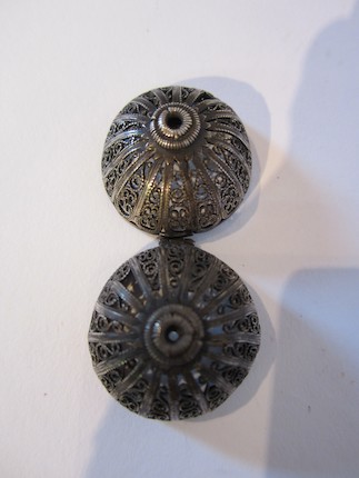 A late 17th/early 18th century silver filigree pomander apparently unmarked image 2
