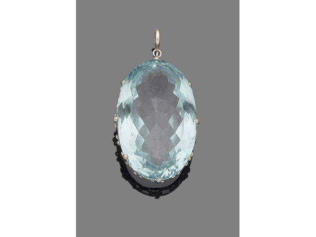 An aquamarine pendant