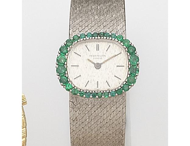 Patek Philippe. A lady's 18ct white gold and emerald set manual wind bracelet watchRef:3394/1, Case No.2682160, Movement No.1240486, Circa 1970