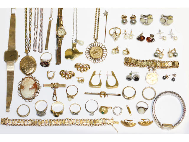 A large collection of jewellery and costume jewellery,