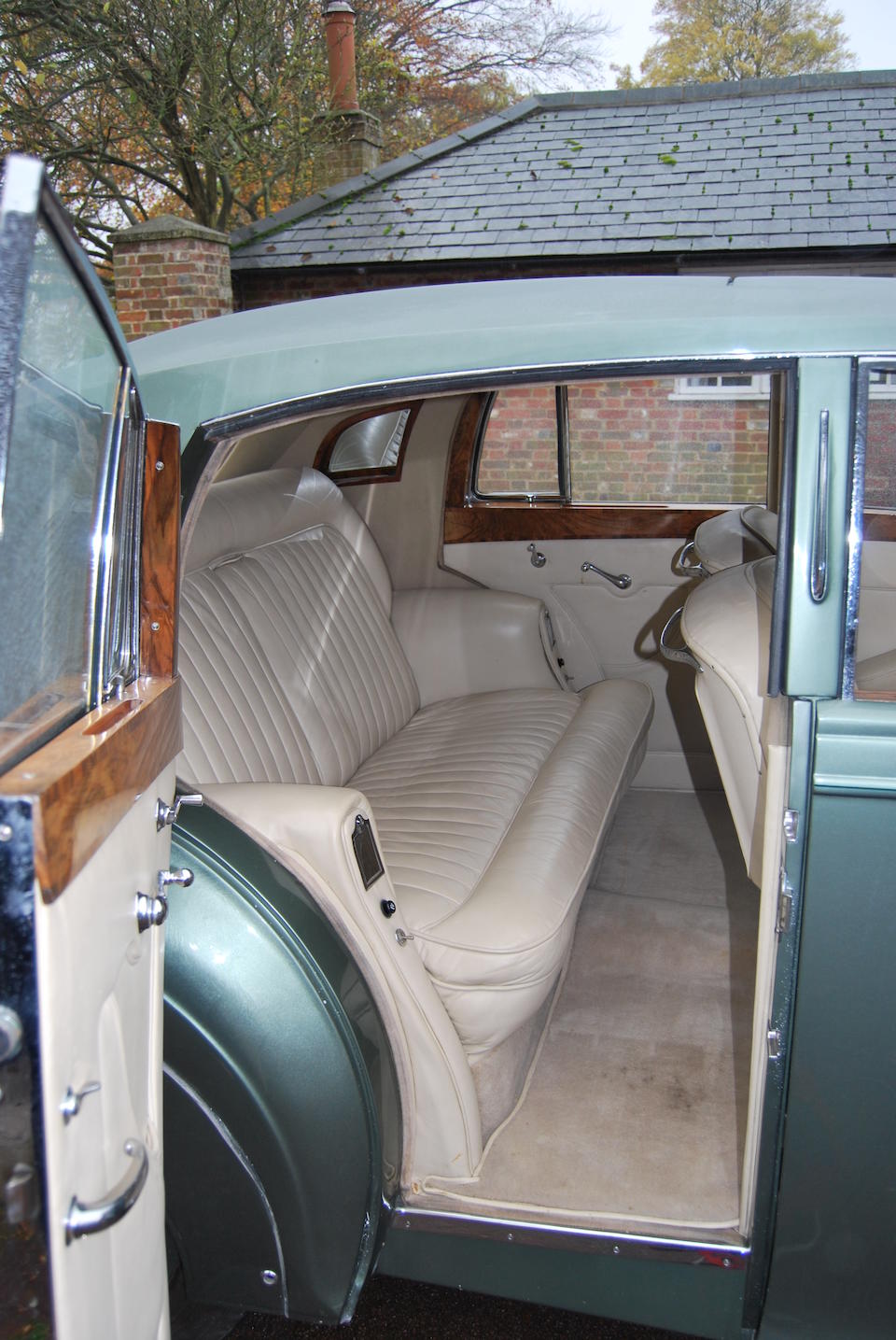 1949 Bentley MkVI Saloon  Chassis no. B403DZ Engine no. B451D