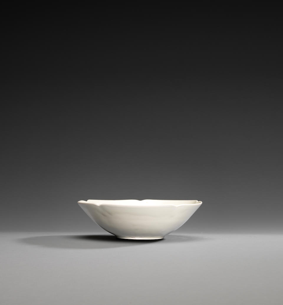 A Dingyao 'flower-head' five-lobed shallow bowl Five Dynasties