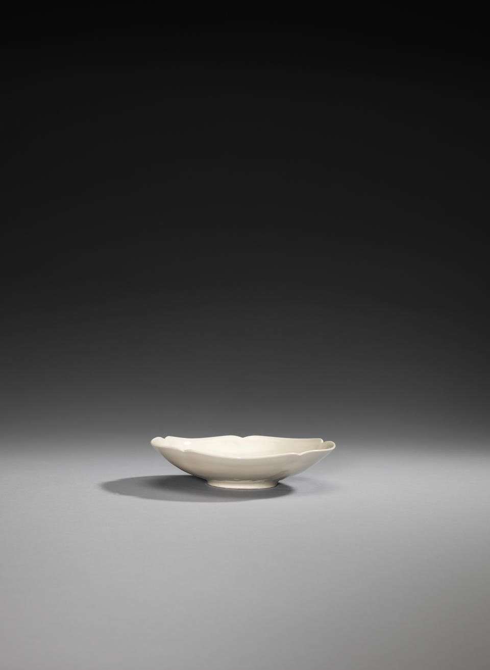 A Dingyao flower-shaped five-lobed dish Five Dynasties