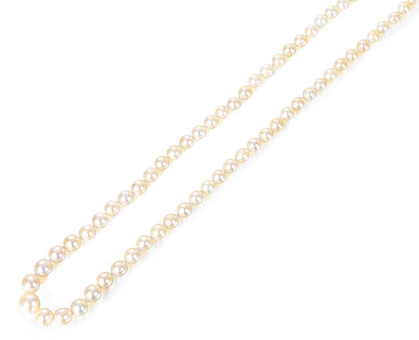 A single-row natural pearl necklace