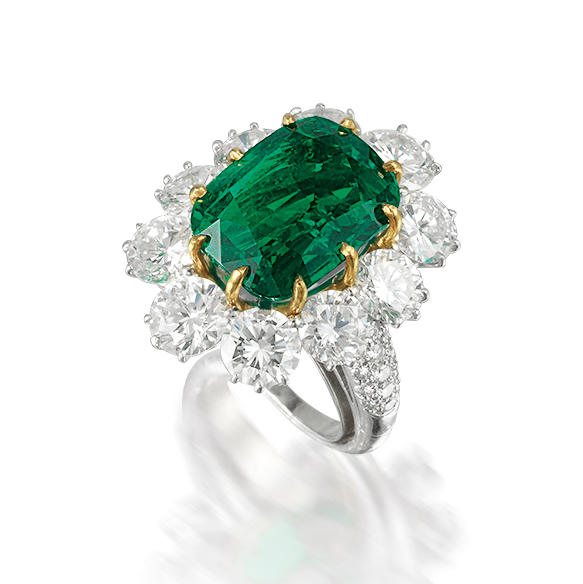 Bonhams : An important emerald and diamond cluster ring