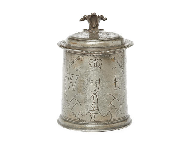 An exceptionally rare and fine Royal portrait wriggle-work pewter flat-lid tankard, circa 1695 - 1700