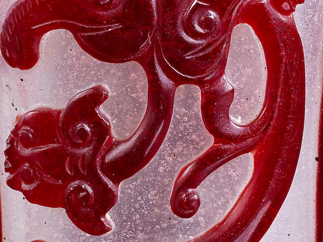 A red overlay glass snuff bottle 18th/19th century
