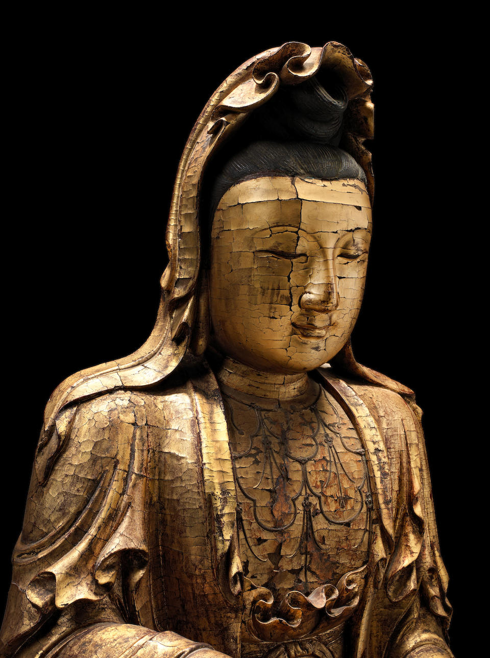 A rare and large gilt-lacquered wood figure of Guanyin 17th/18th century