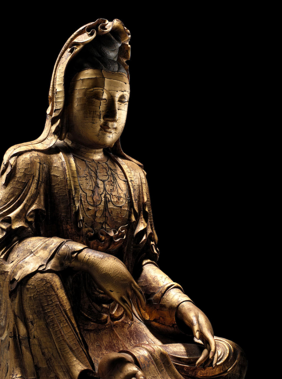 A rare and large gilt-lacquered wood figure of Guanyin 17th/18th century