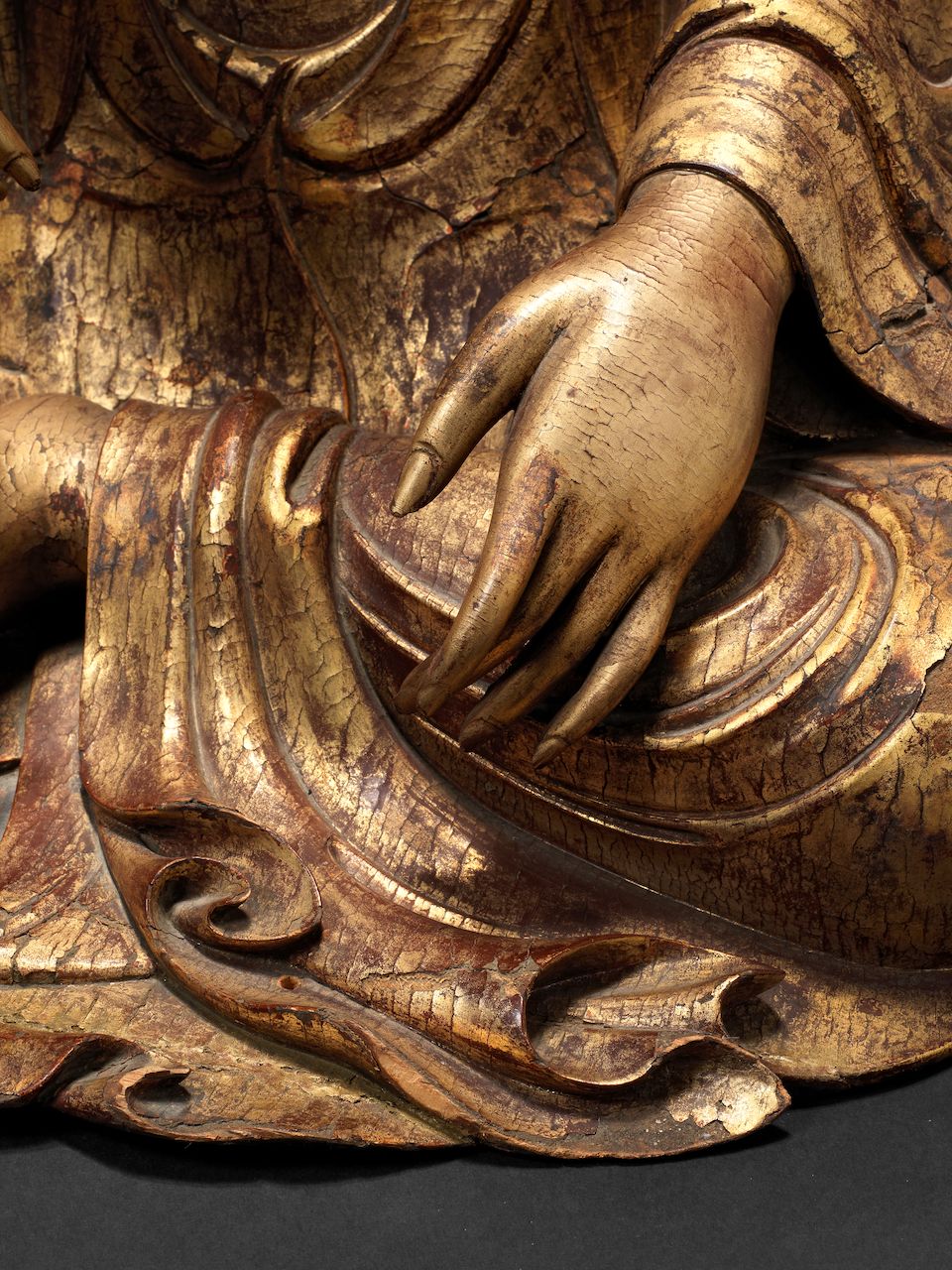 A rare and large gilt-lacquered wood figure of Guanyin 17th/18th century