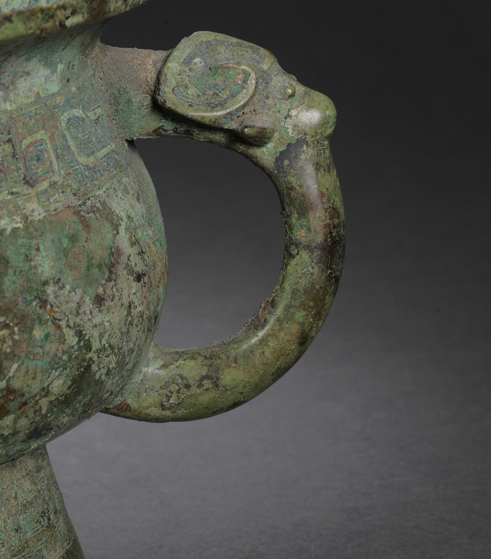 A rare archaic bronze inscribed ritual food vessel, gui Late Shang/early Western Zhou Dynasty 12th-10th century BC (2)