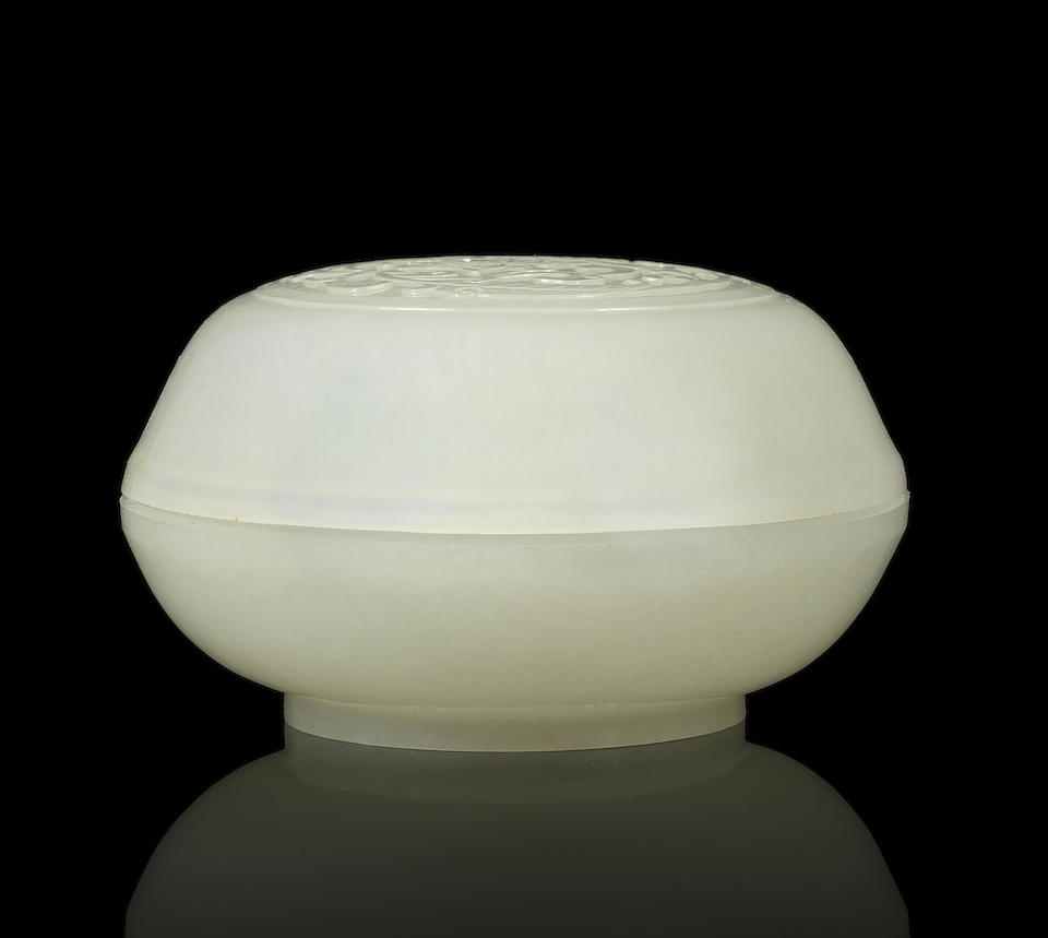 A fine white jade 'lotus' box and cover Qianlong (2)
