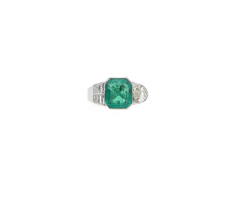 Bonhams : An emerald and diamond dress ring,