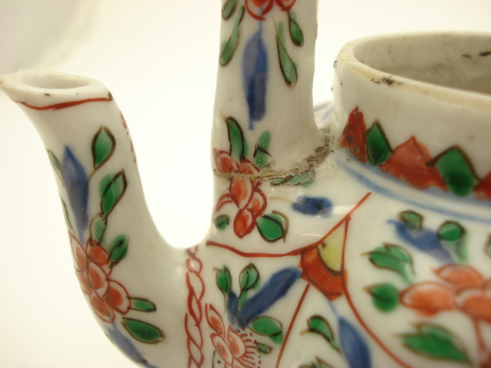 A rare famille verte double spouted teapot Kangxi