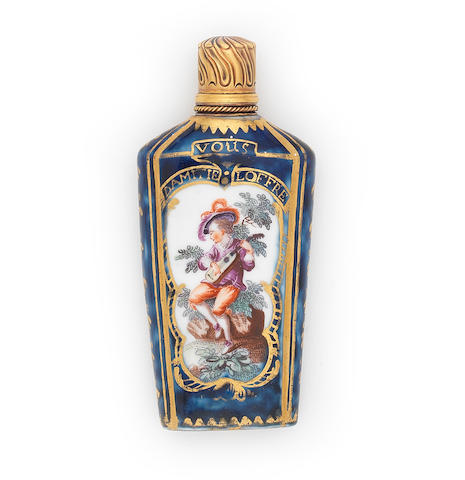 A gold-mounted Chelsea mazarin-ground scent-bottle, circa 1765